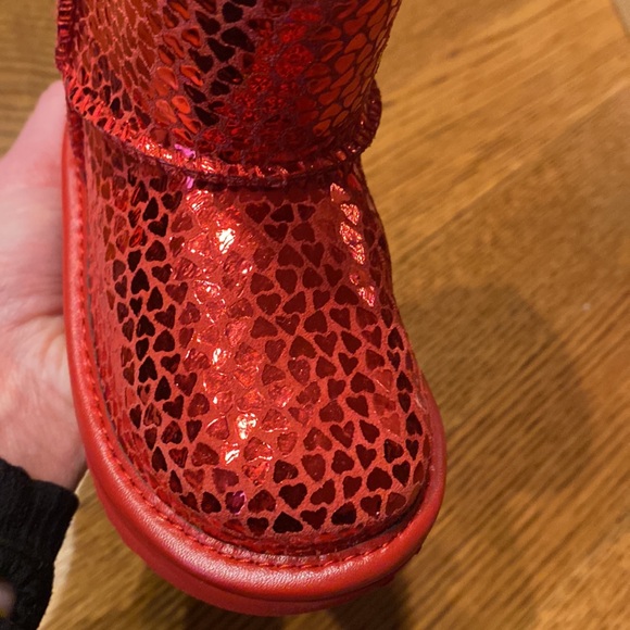 UGG heart Boots - Picture 8 of 8